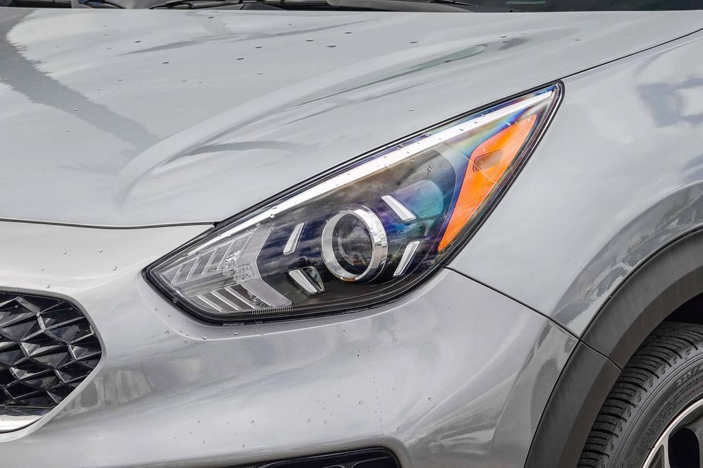 Thumbnail: 2022 Kia Niro - 19