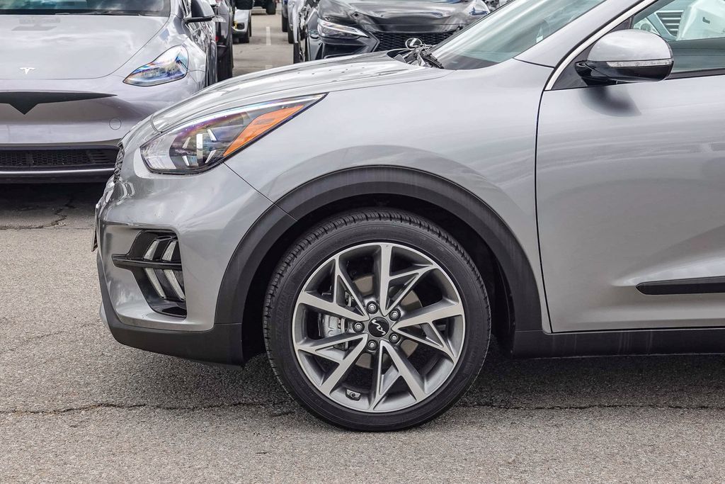 Thumbnail: 2022 Kia Niro - 5