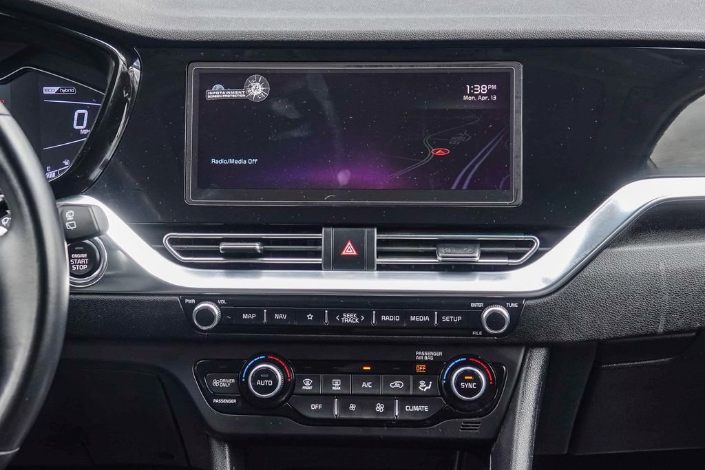 Thumbnail: 2022 Kia Niro - 11