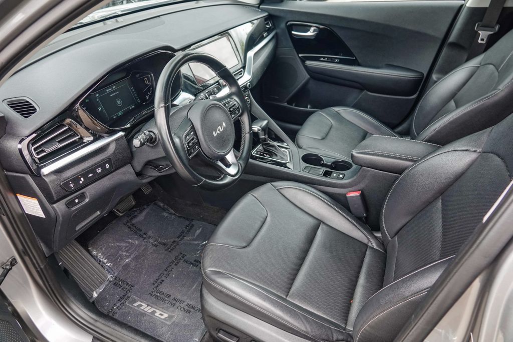 Thumbnail: 2022 Kia Niro - 9