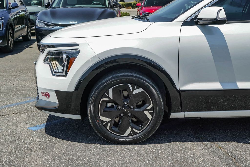 Thumbnail: 2023 Kia Niro - 5