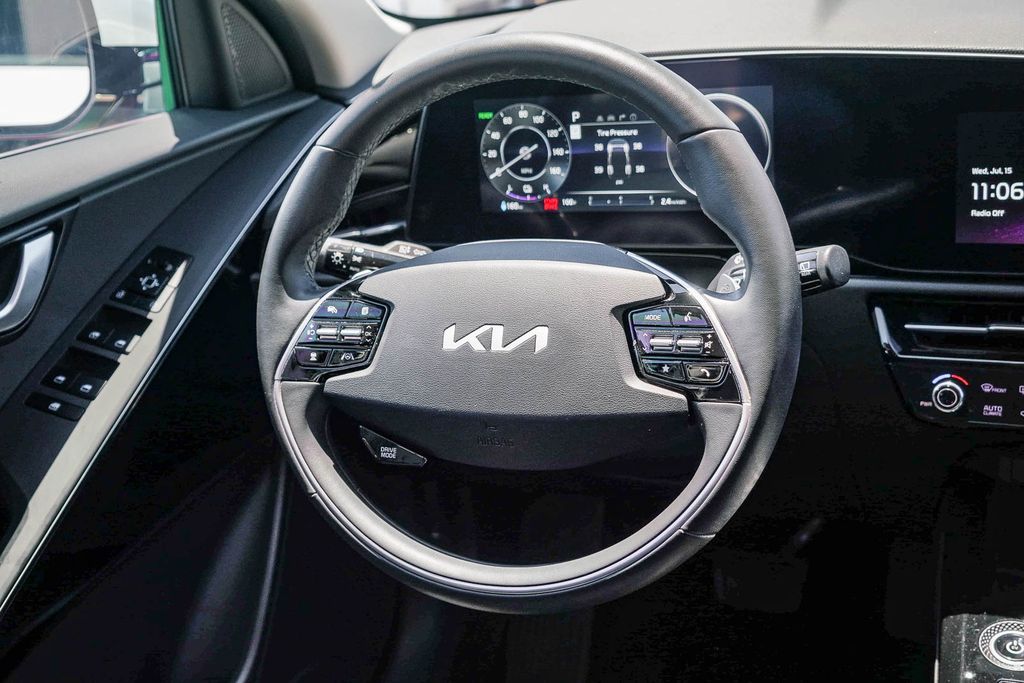 Thumbnail: 2023 Kia Niro - 7