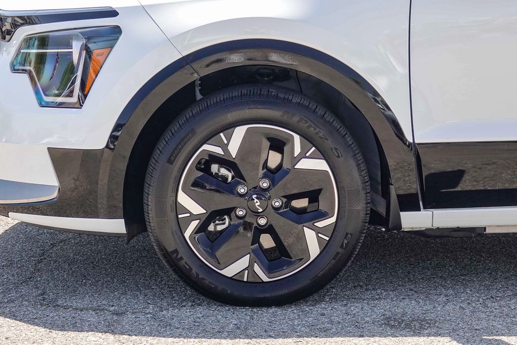 Thumbnail: 2024 Kia Niro - 18