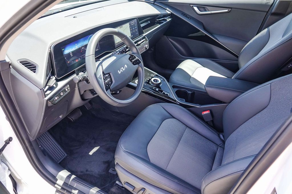 Thumbnail: 2024 Kia Niro - 9