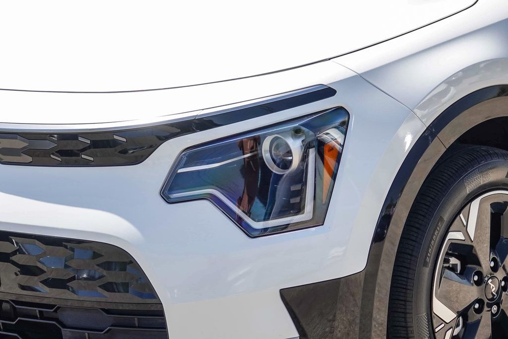 Thumbnail: 2024 Kia Niro - 17