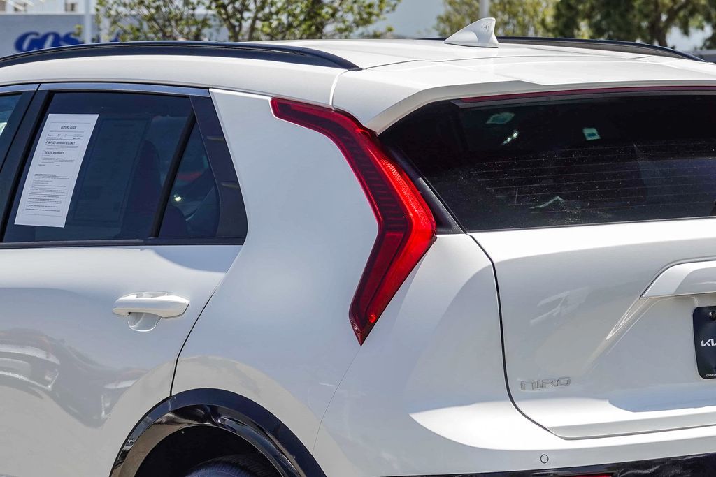 Thumbnail: 2024 Kia Niro - 10