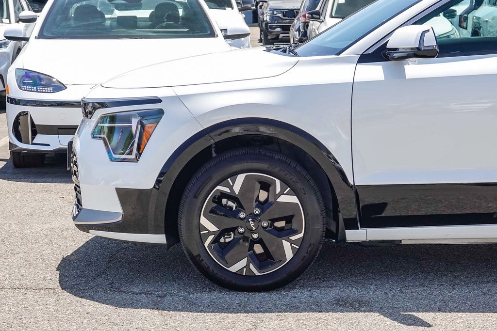 Thumbnail: 2024 Kia Niro - 5