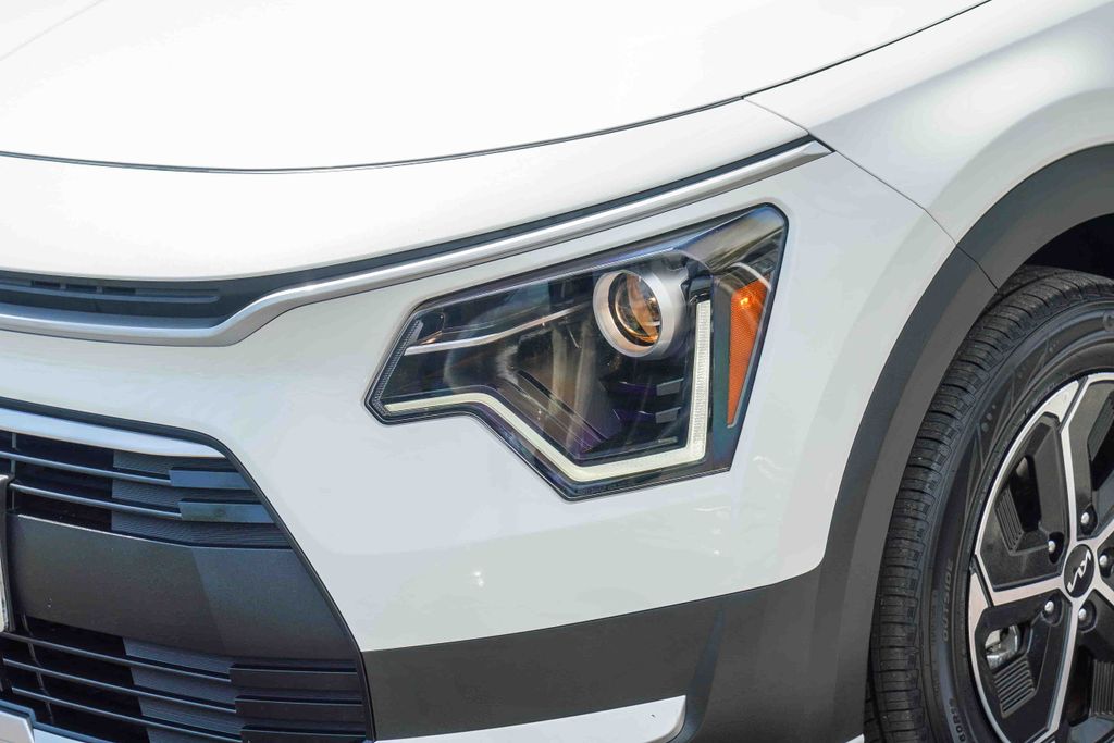 Thumbnail: 2023 Kia Niro - 19