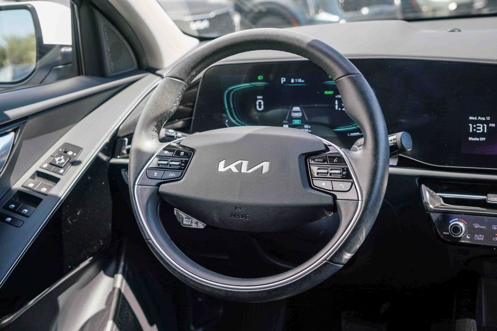 Thumbnail: 2023 Kia Niro - 8