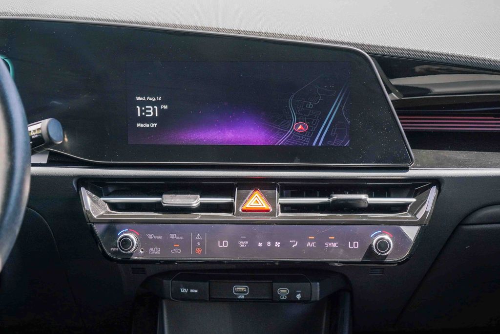 Thumbnail: 2023 Kia Niro - 12