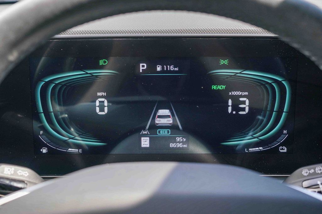 Thumbnail: 2023 Kia Niro - 14