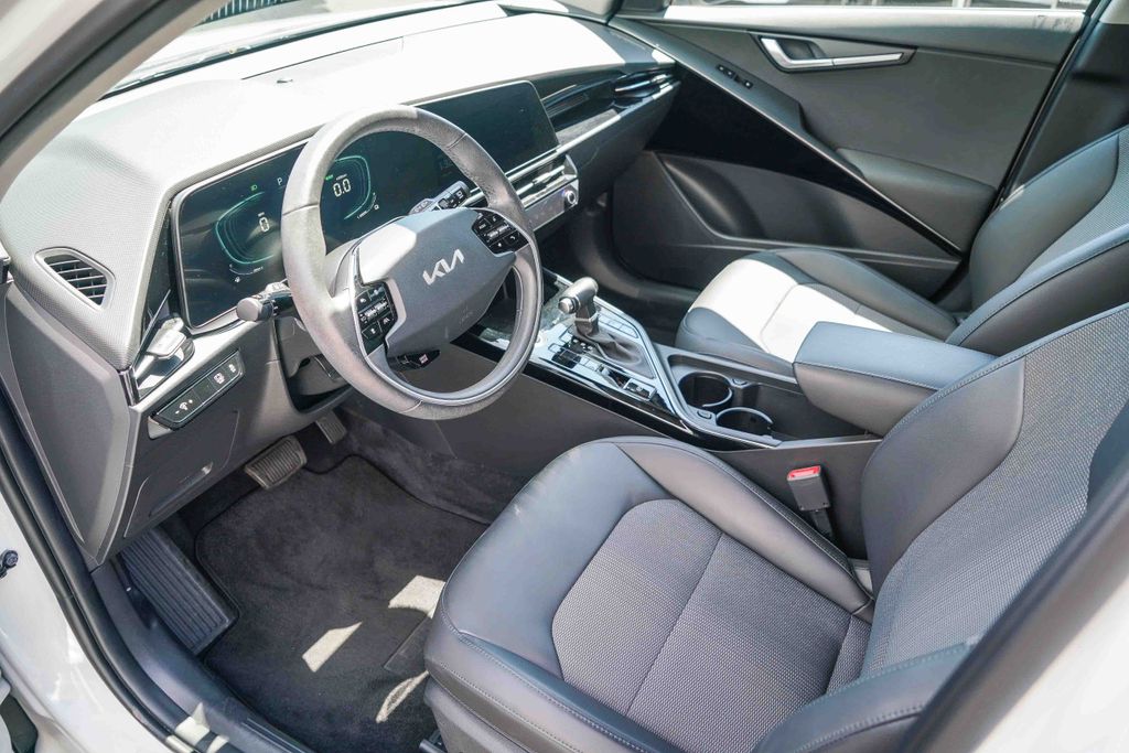 Thumbnail: 2023 Kia Niro - 10