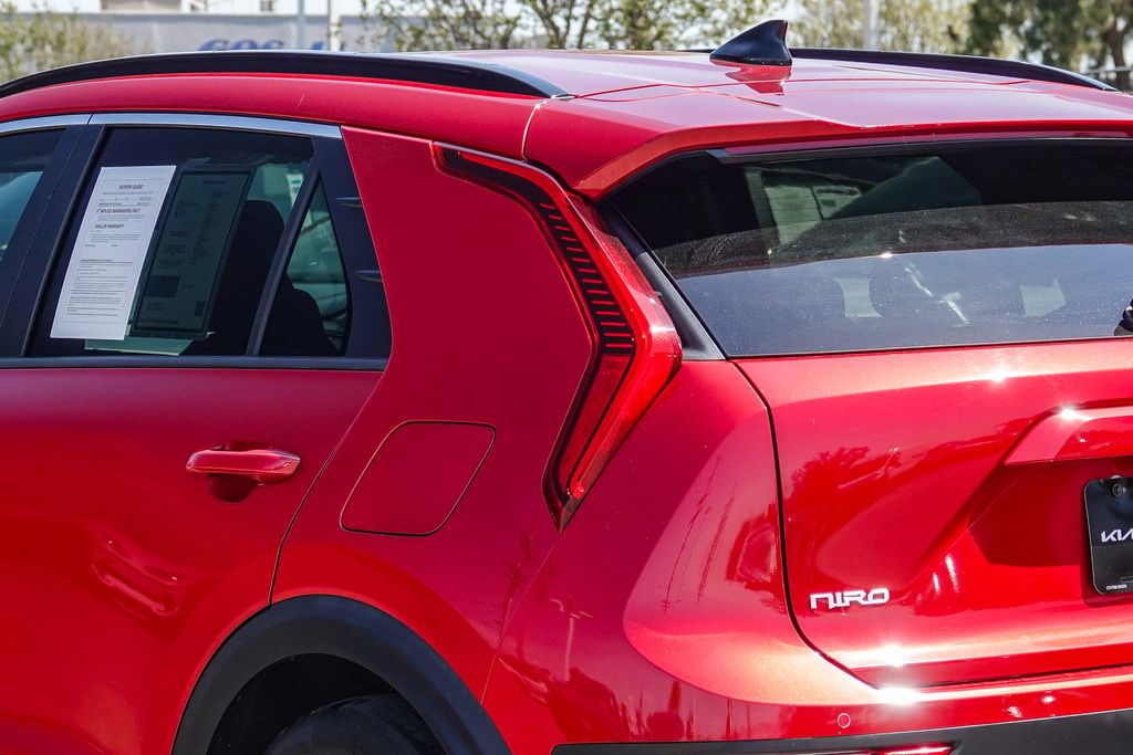 Thumbnail: 2024 Kia Niro - 11