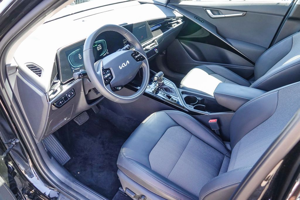 Thumbnail: 2024 Kia Niro - 9
