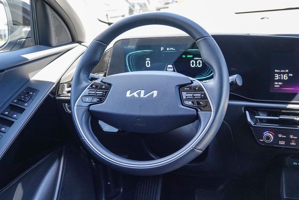 Thumbnail: 2024 Kia Niro - 7