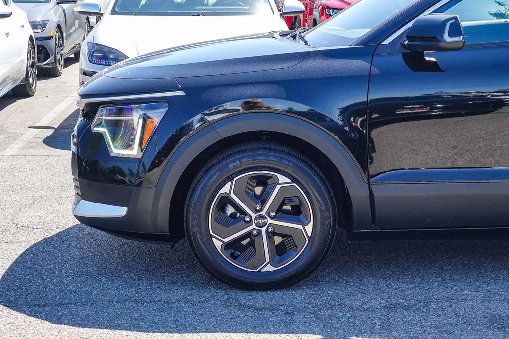 Thumbnail: 2024 Kia Niro - 5
