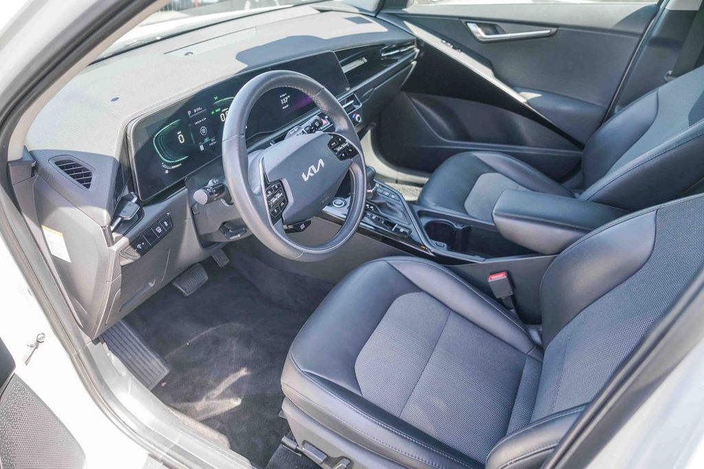 Thumbnail: 2023 Kia Niro - 10