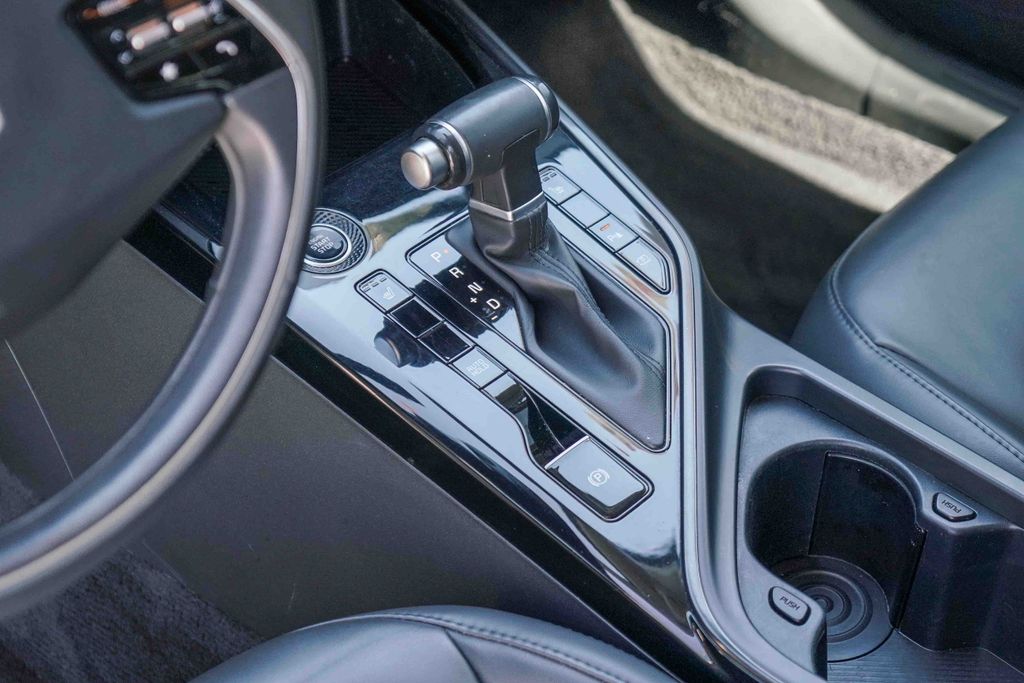 Thumbnail: 2023 Kia Niro - 13