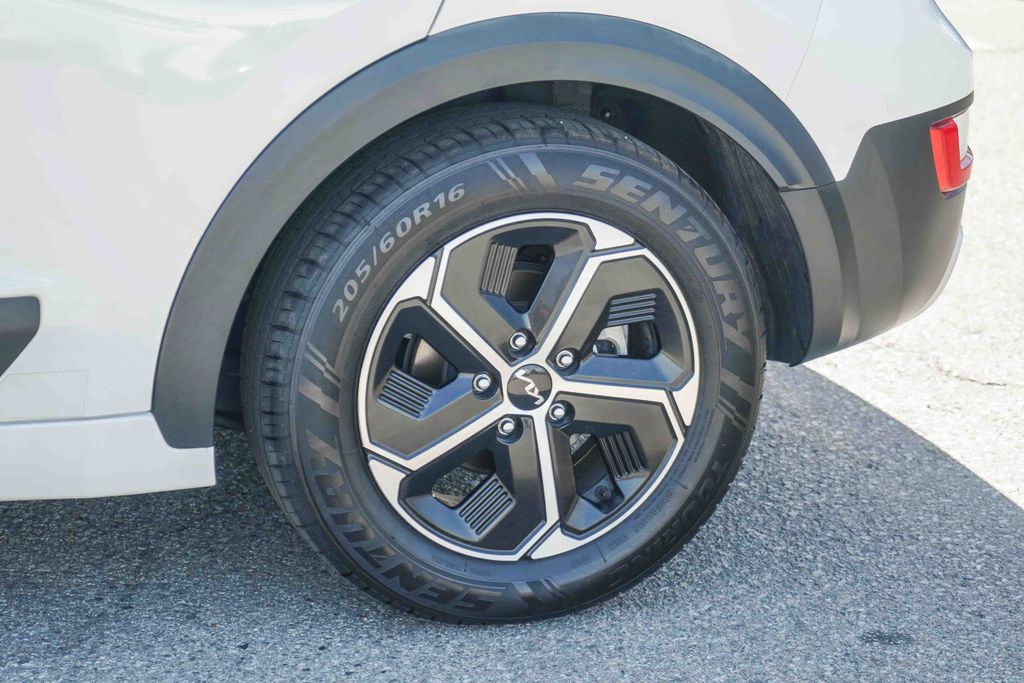 Thumbnail: 2023 Kia Niro - 20
