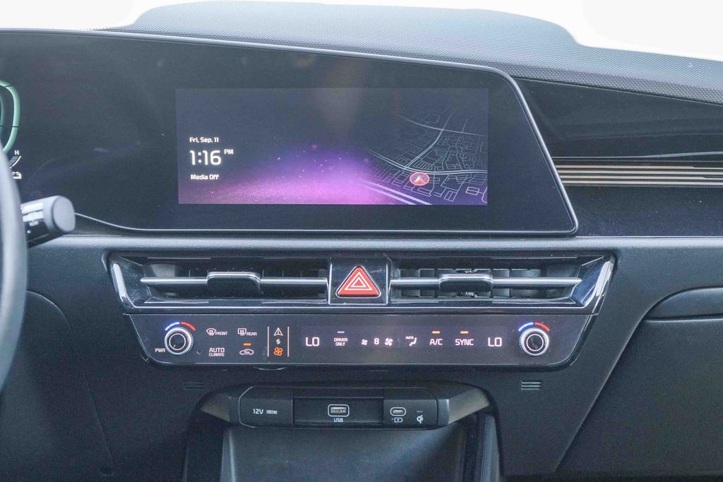 Thumbnail: 2023 Kia Niro - 12