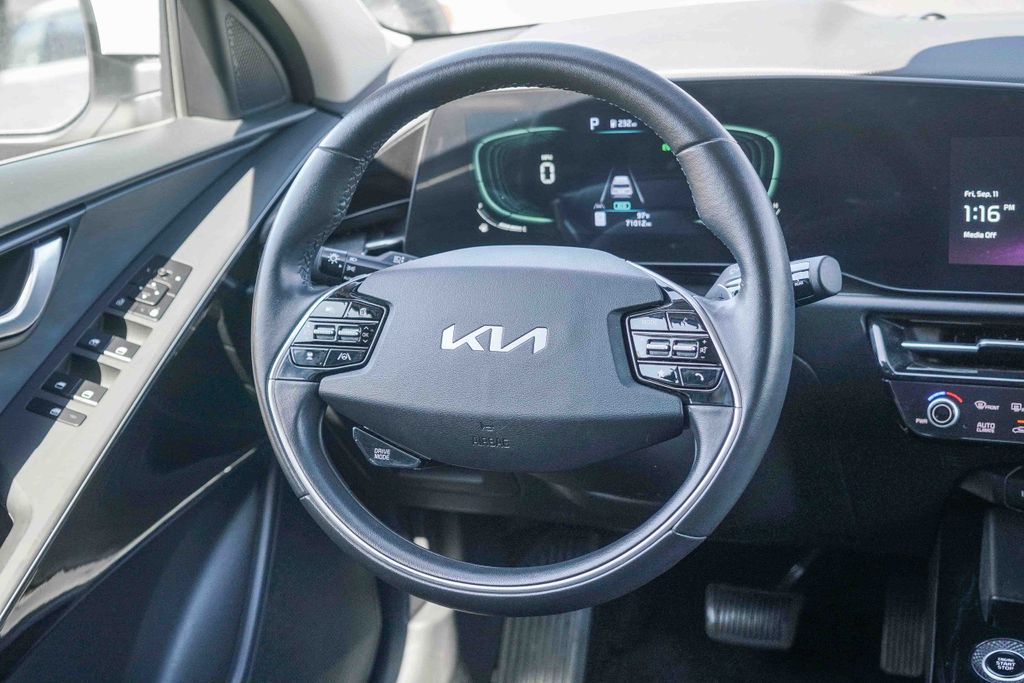 Thumbnail: 2023 Kia Niro - 8