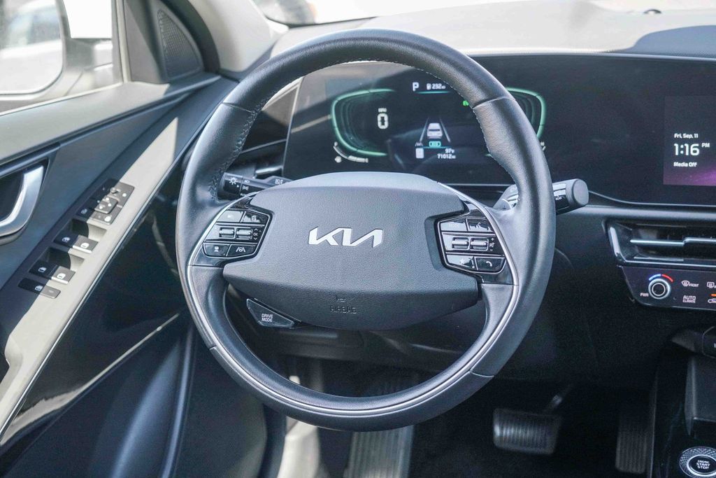 Thumbnail: 2023 Kia Niro - 8
