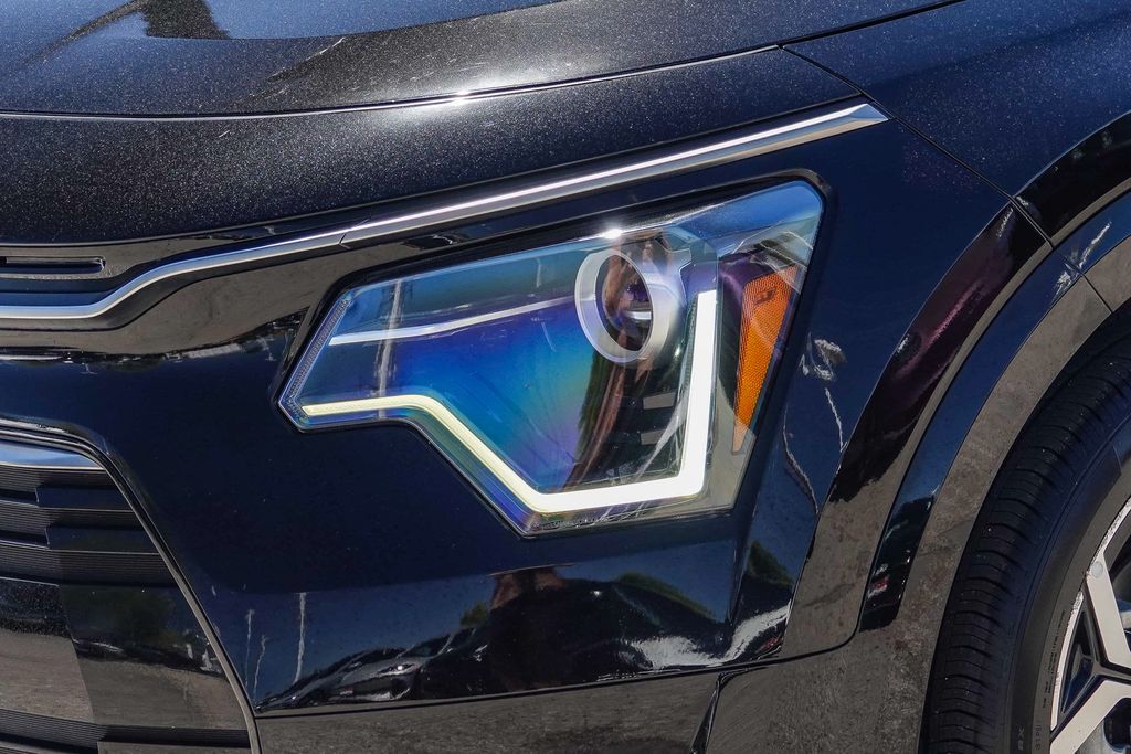 Thumbnail: 2023 Kia Niro - 20