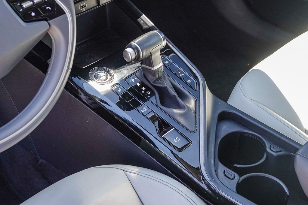 Thumbnail: 2023 Kia Niro - 13
