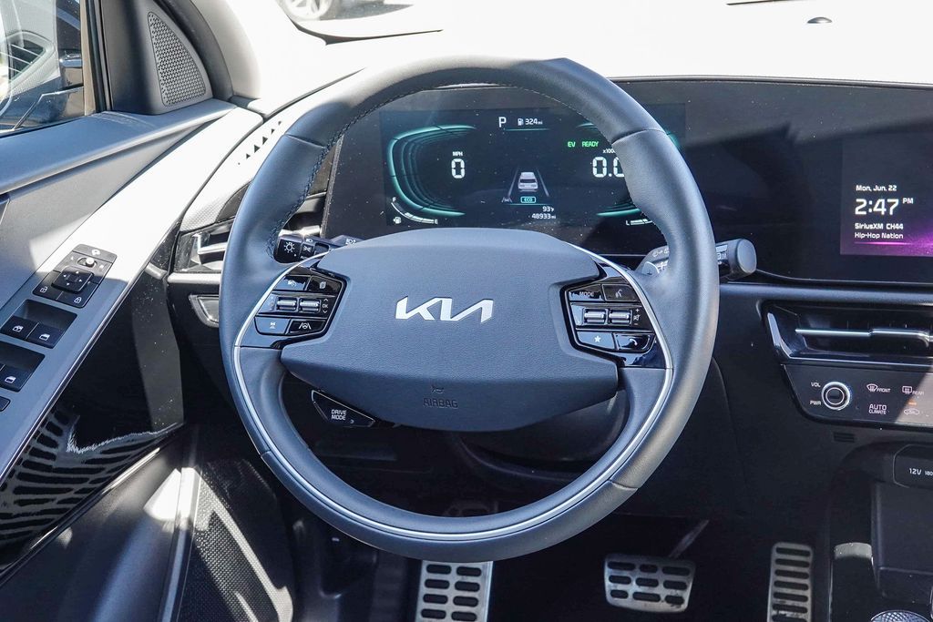 Thumbnail: 2023 Kia Niro - 8