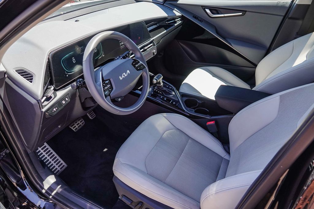 Thumbnail: 2023 Kia Niro - 10
