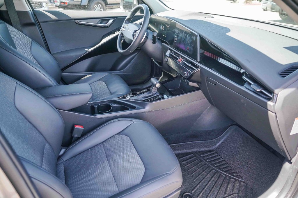 Thumbnail: 2024 Kia Niro - 8