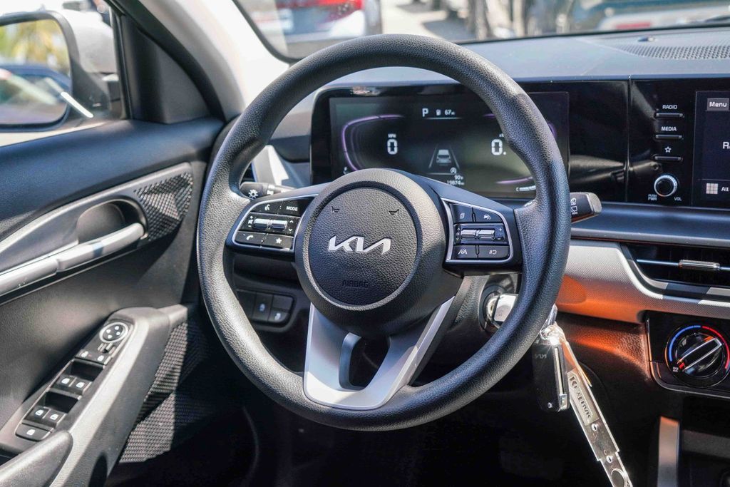 Thumbnail: 2024 Kia Seltos - 8