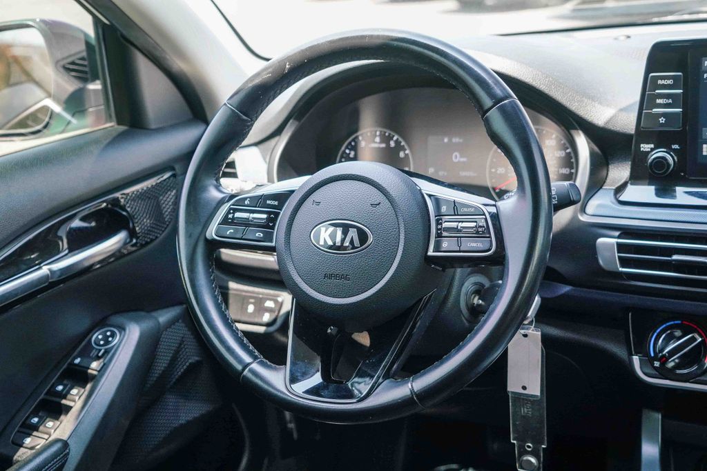 Thumbnail: 2021 Kia Seltos - 8