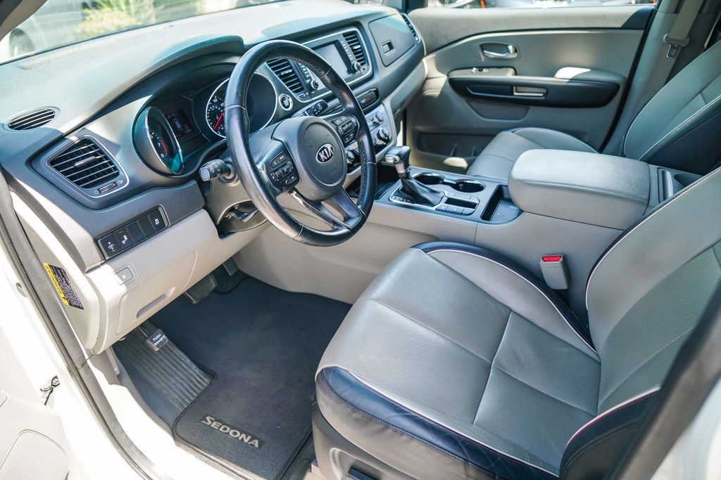 Thumbnail: 2020 Kia Sedona - 10
