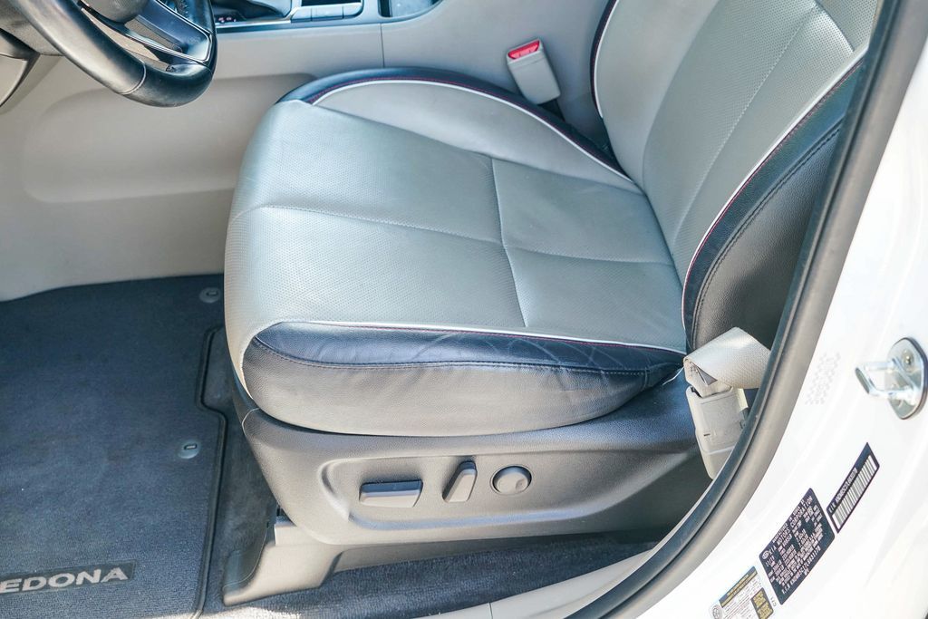 Thumbnail: 2020 Kia Sedona - 23