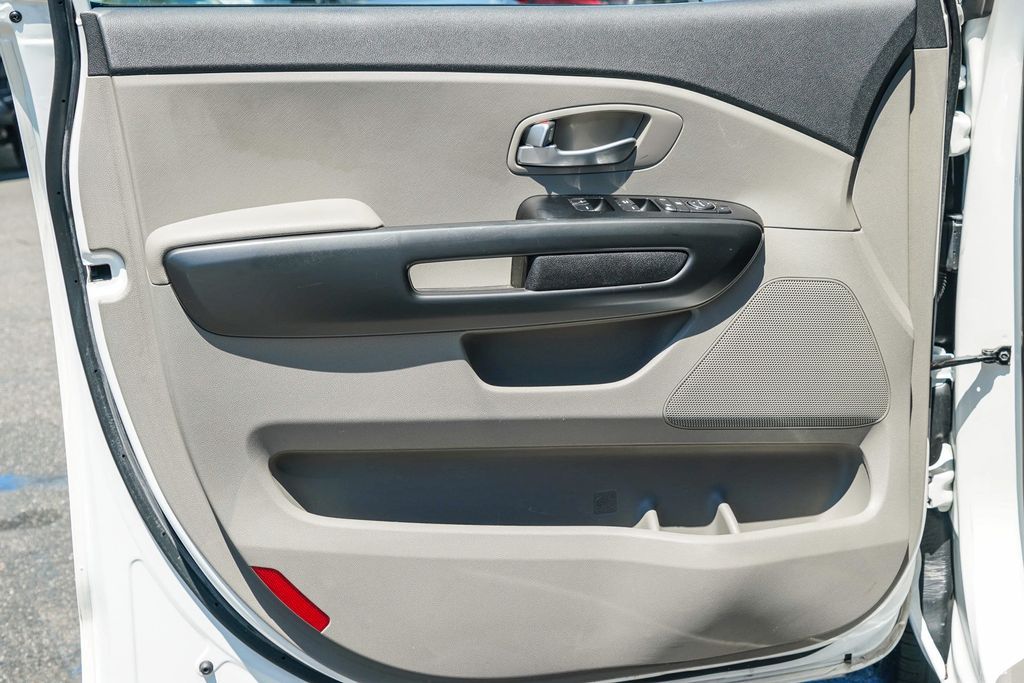 Thumbnail: 2020 Kia Sedona - 22
