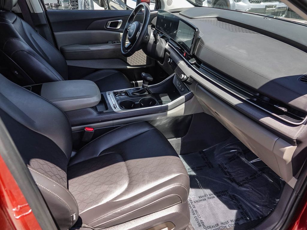 Thumbnail: 2025 Kia Carnival - 7