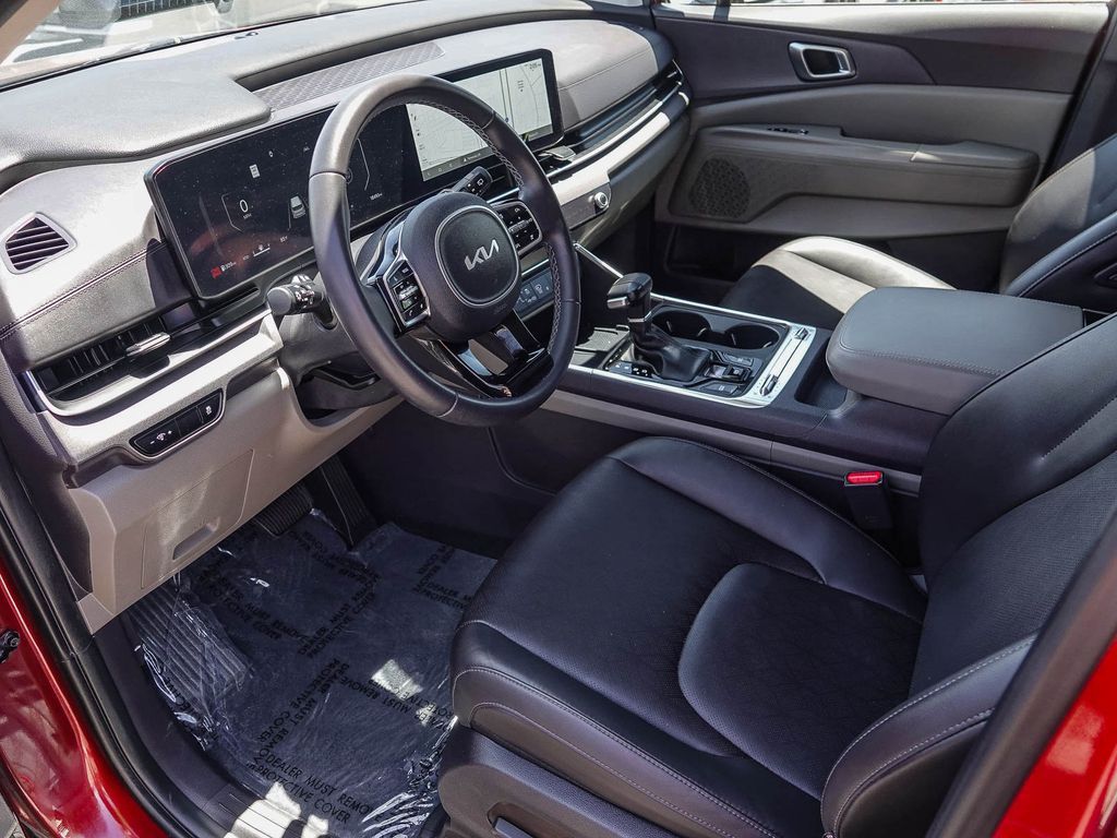 Thumbnail: 2025 Kia Carnival - 8