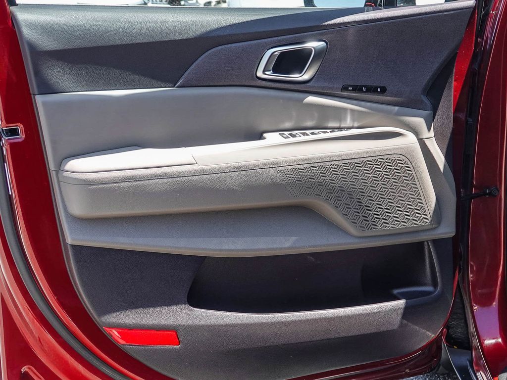 Thumbnail: 2025 Kia Carnival - 21