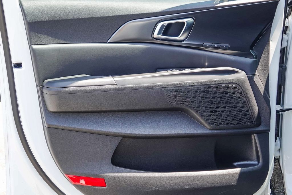 Thumbnail: 2025 Kia Carnival - 22