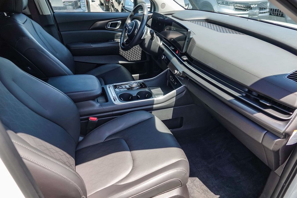 Thumbnail: 2025 Kia Carnival - 9