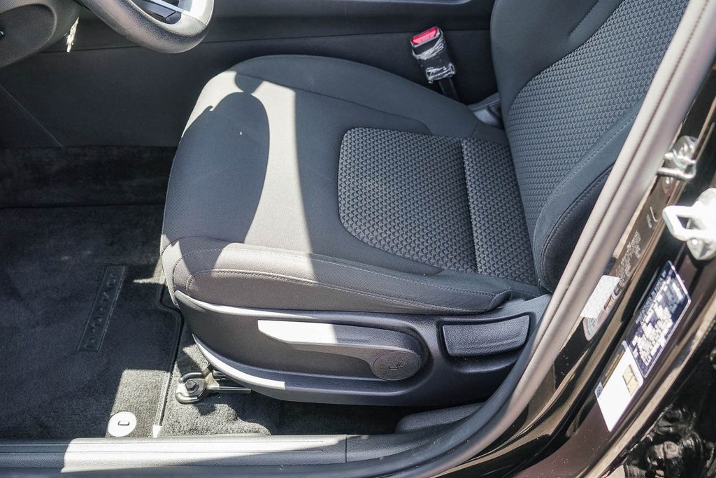 Thumbnail: 2023 Kia Sportage - 24