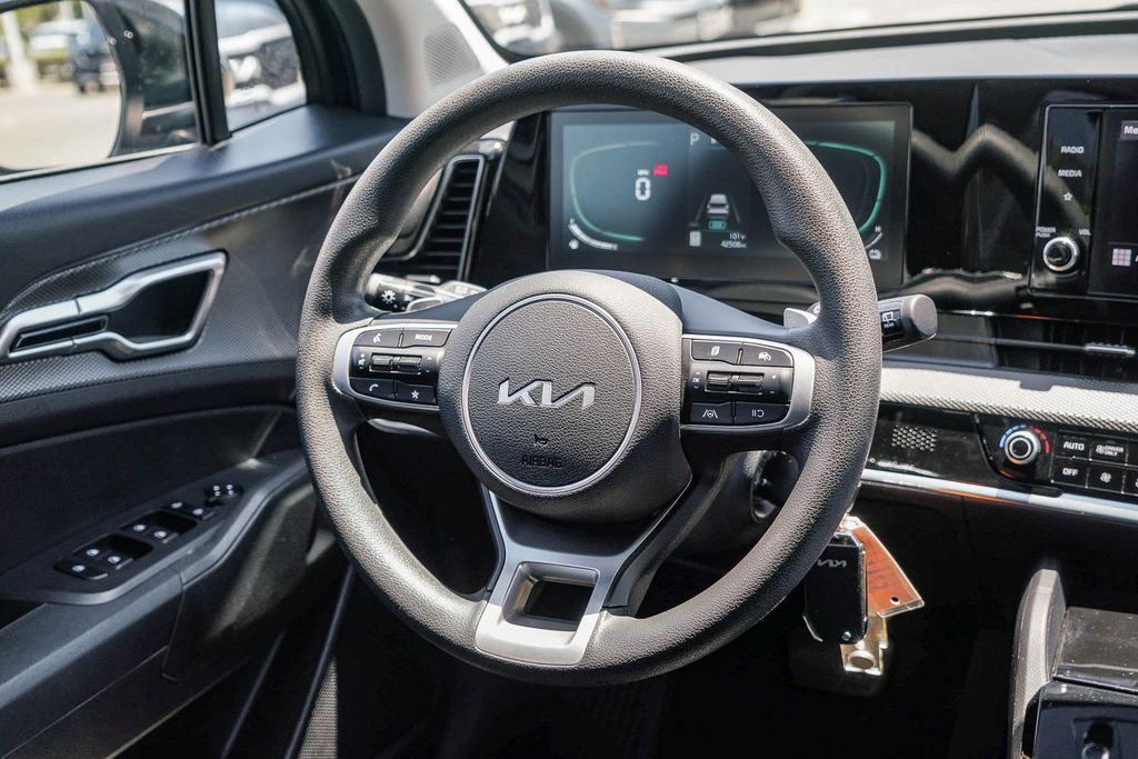 Thumbnail: 2023 Kia Sportage - 7