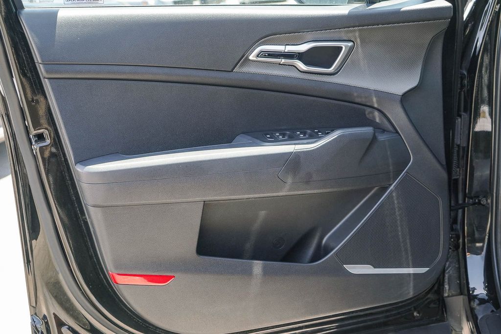 Thumbnail: 2023 Kia Sportage - 23