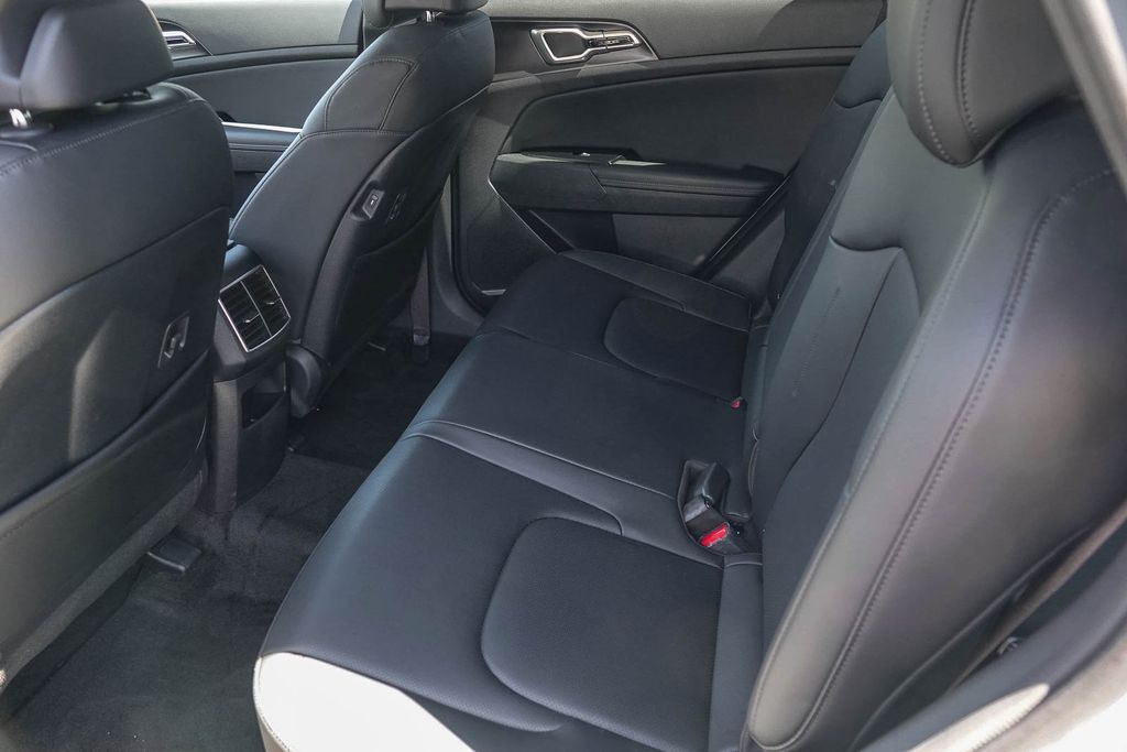 Thumbnail: 2023 Kia Sportage - 10
