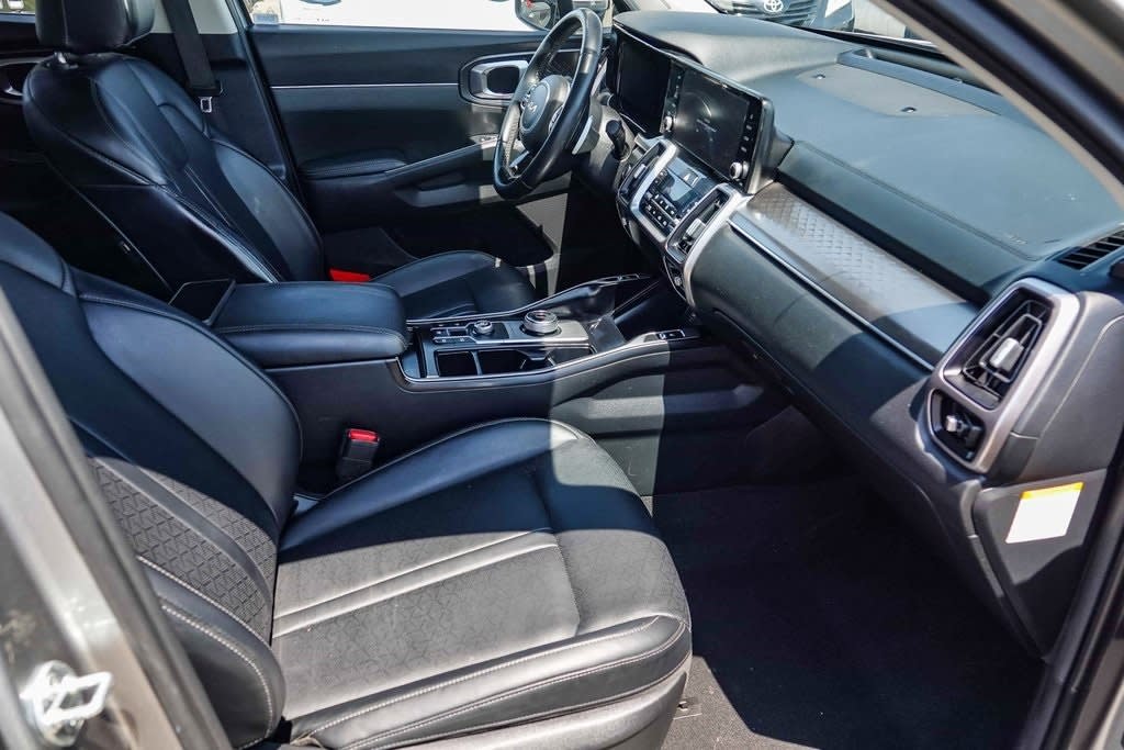 Thumbnail: 2022 Kia Sorento - 10