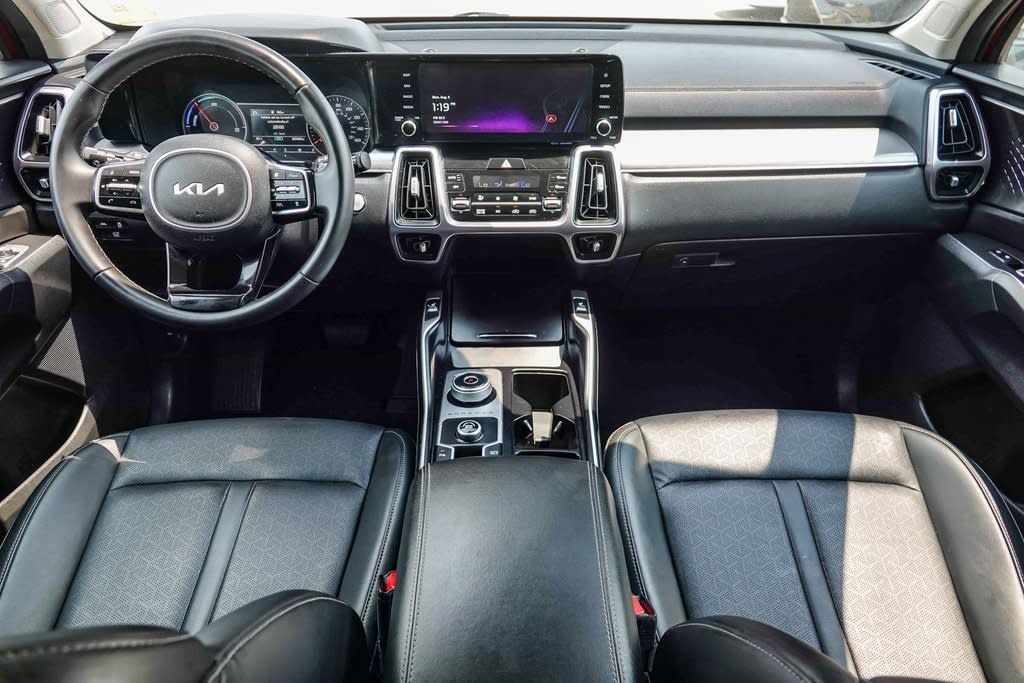 Thumbnail: 2023 Kia Sorento - 2
