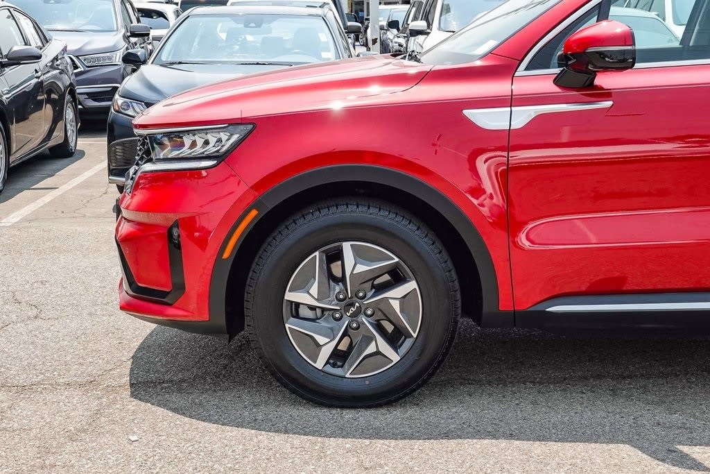 Thumbnail: 2023 Kia Sorento - 5