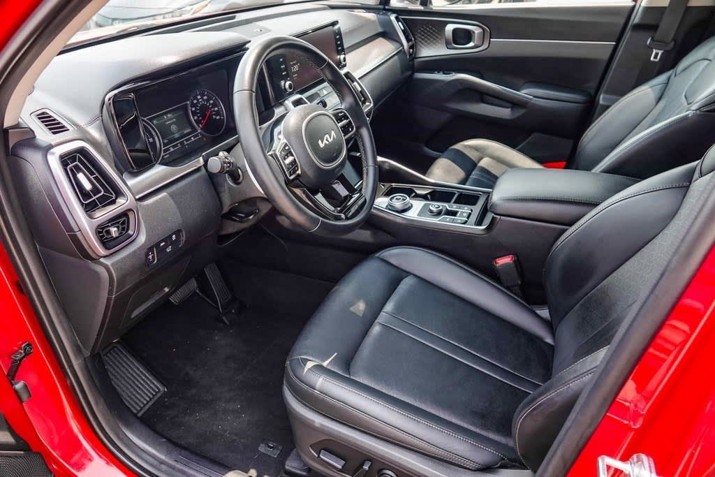 Thumbnail: 2023 Kia Sorento - 9
