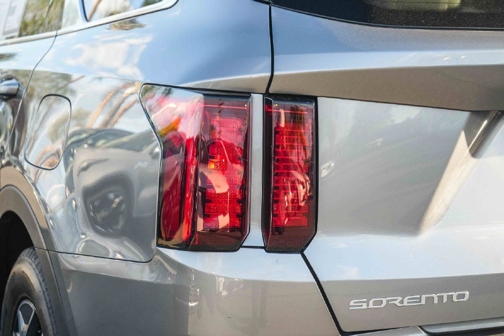 Thumbnail: 2024 Kia Sorento - 21
